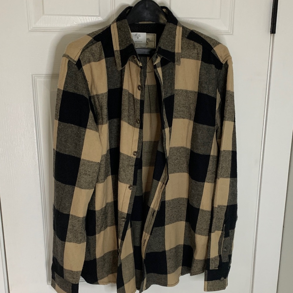 NWT Black and Tan Flannel L